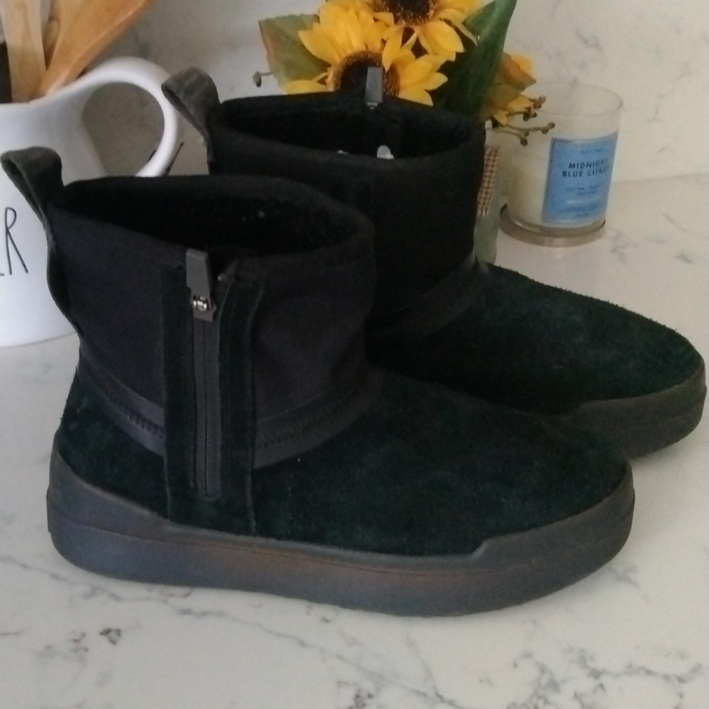 UGG SHORT BOOTS WOMEN'S